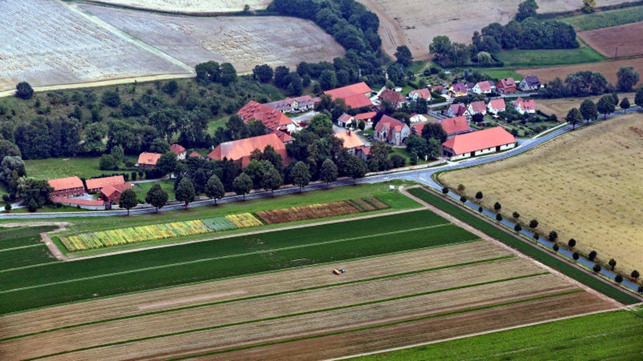 Luftaufnahme des Klosterguts in Wiebrechtshausen (2017)