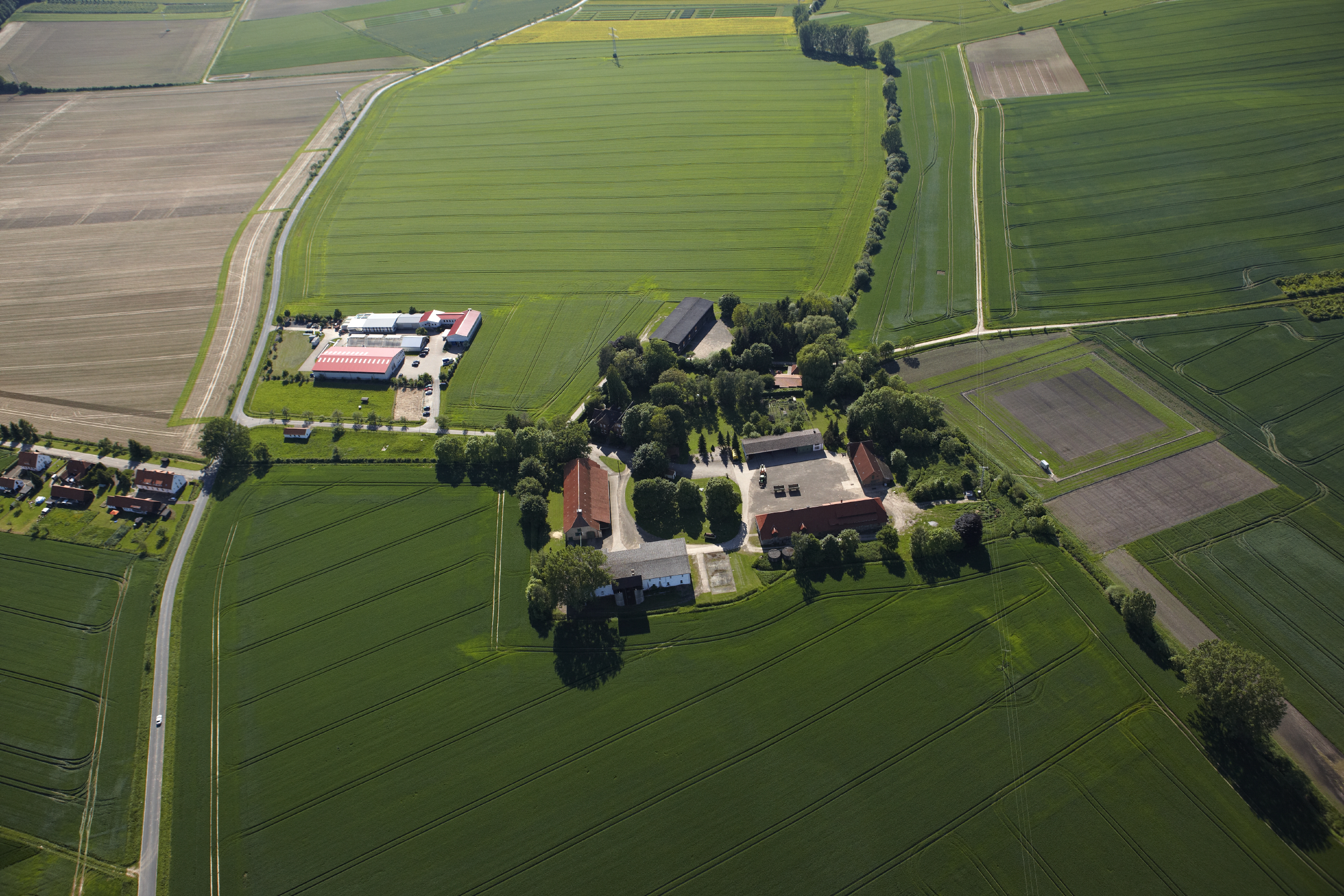 Vue aérienne de la ferme biologique KWS à Wetze