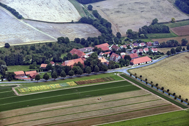 Luchtopname van de biologische boerderij in Wiebrechtshausen (2017)