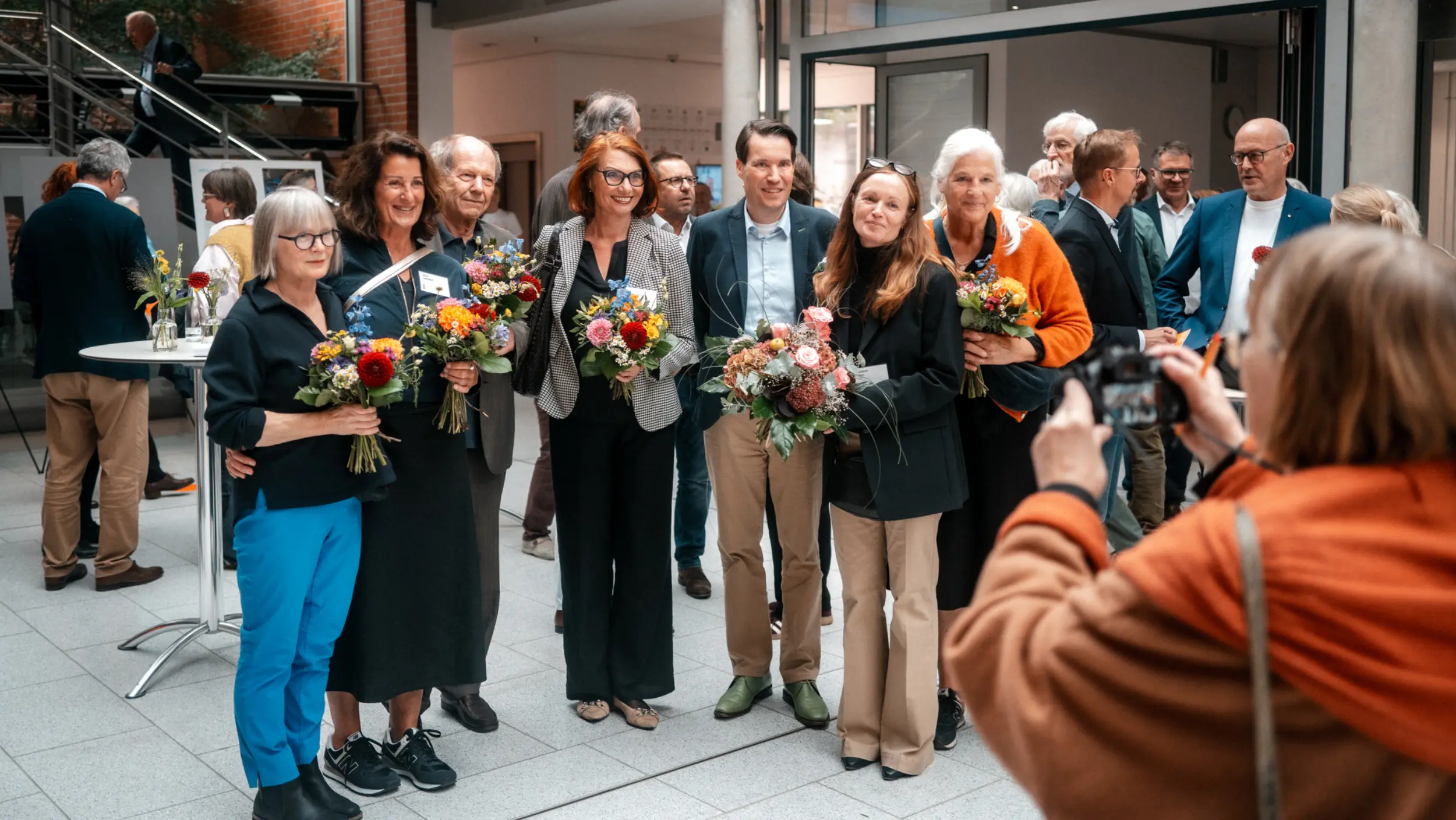 Margret Parpart, artist and art consultant; Nina Lamberti, graphic designer; Michael Stoeber, art historian; Dr. Bettina Ruhrberg, art historian; Dr. Felix Büchting, Spokesperson of the Executive Board of KWS; Bettina Alex, Expert Arts at KWS; Miriam Lambert, graphic designer — following the official opening of the retrospective 25 Years of Art in the BiT