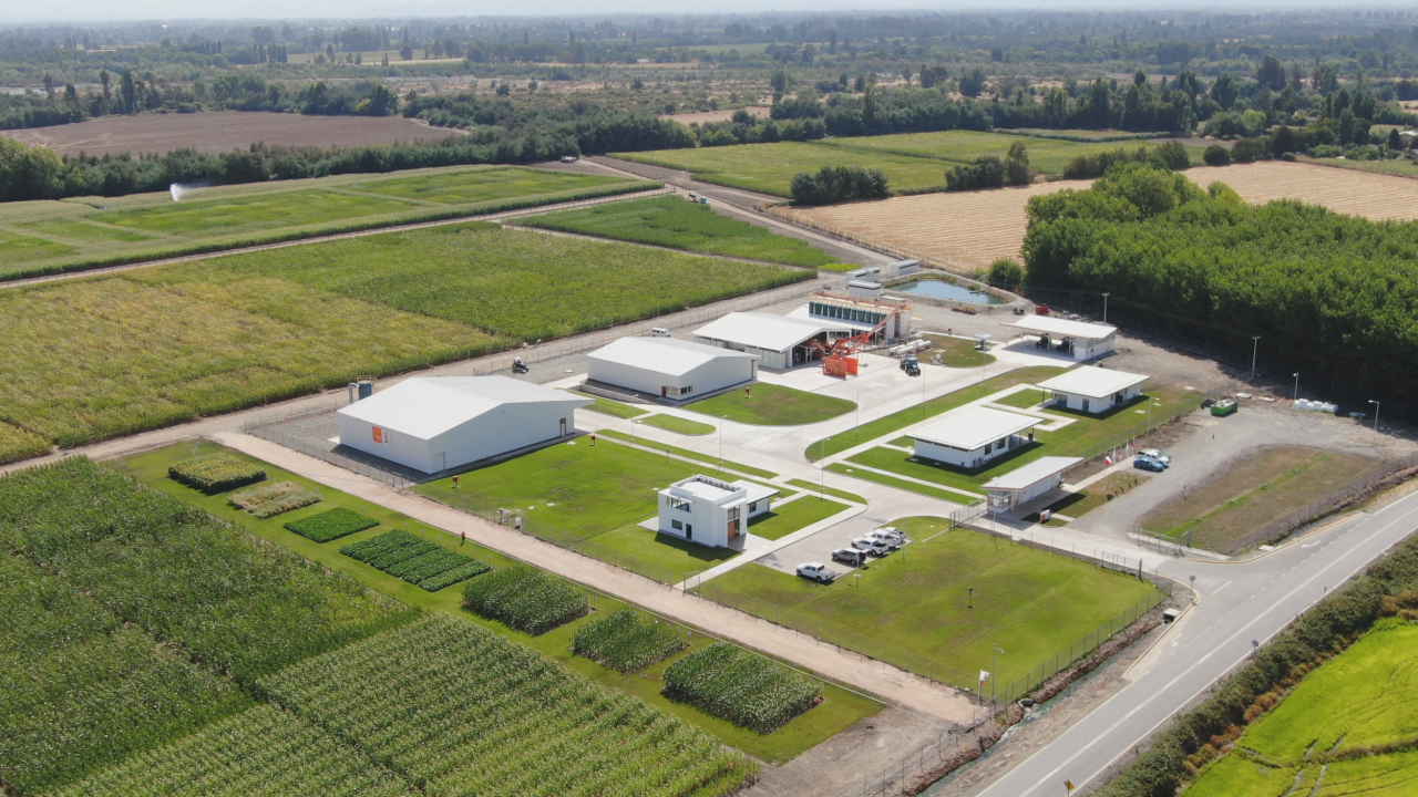 kws-cl-chile-longavi-corn-research-development-full-station-dron-general-view.png