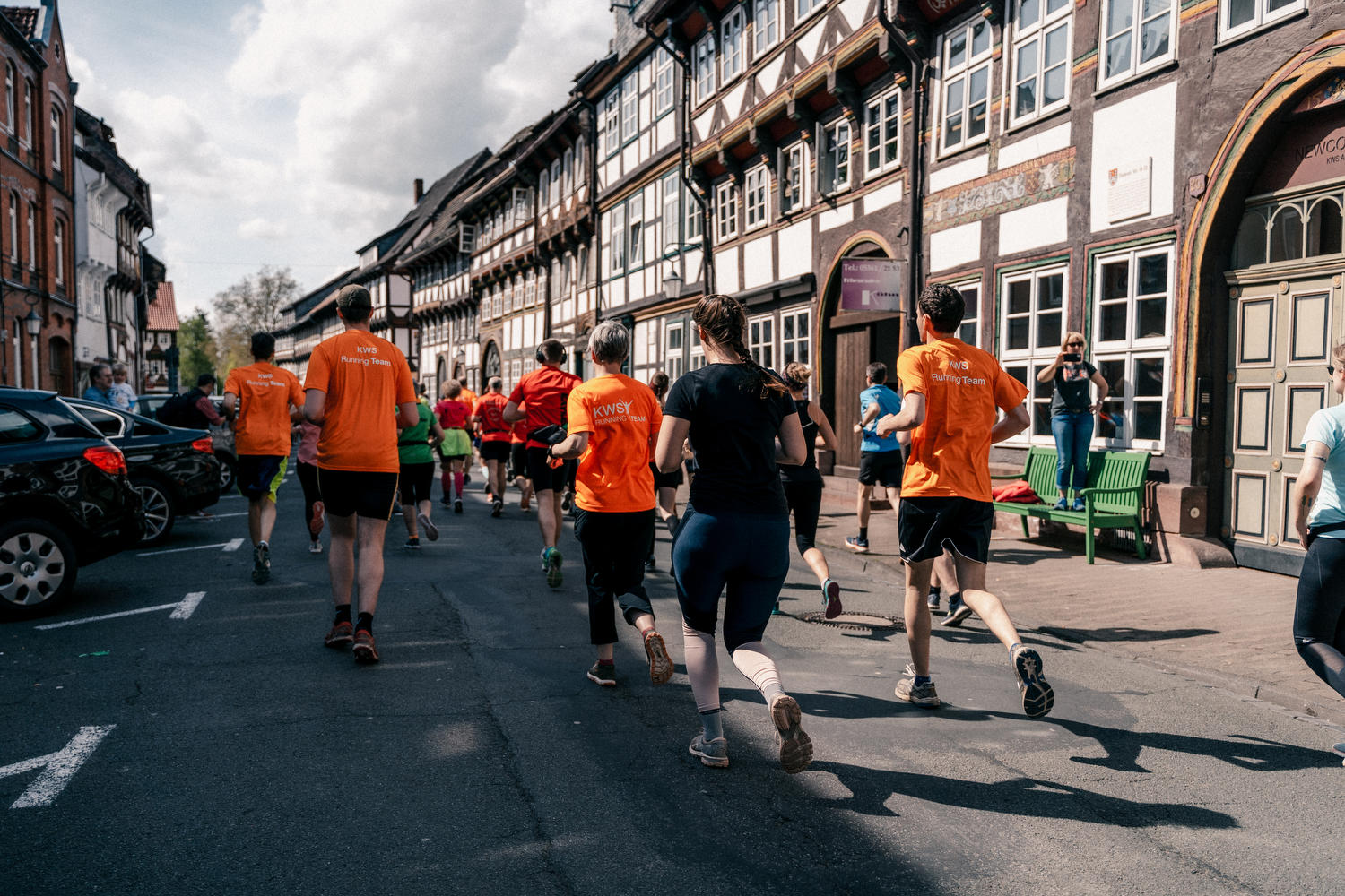 KWS Mitarbeiterinnen laufen durch Einbeck