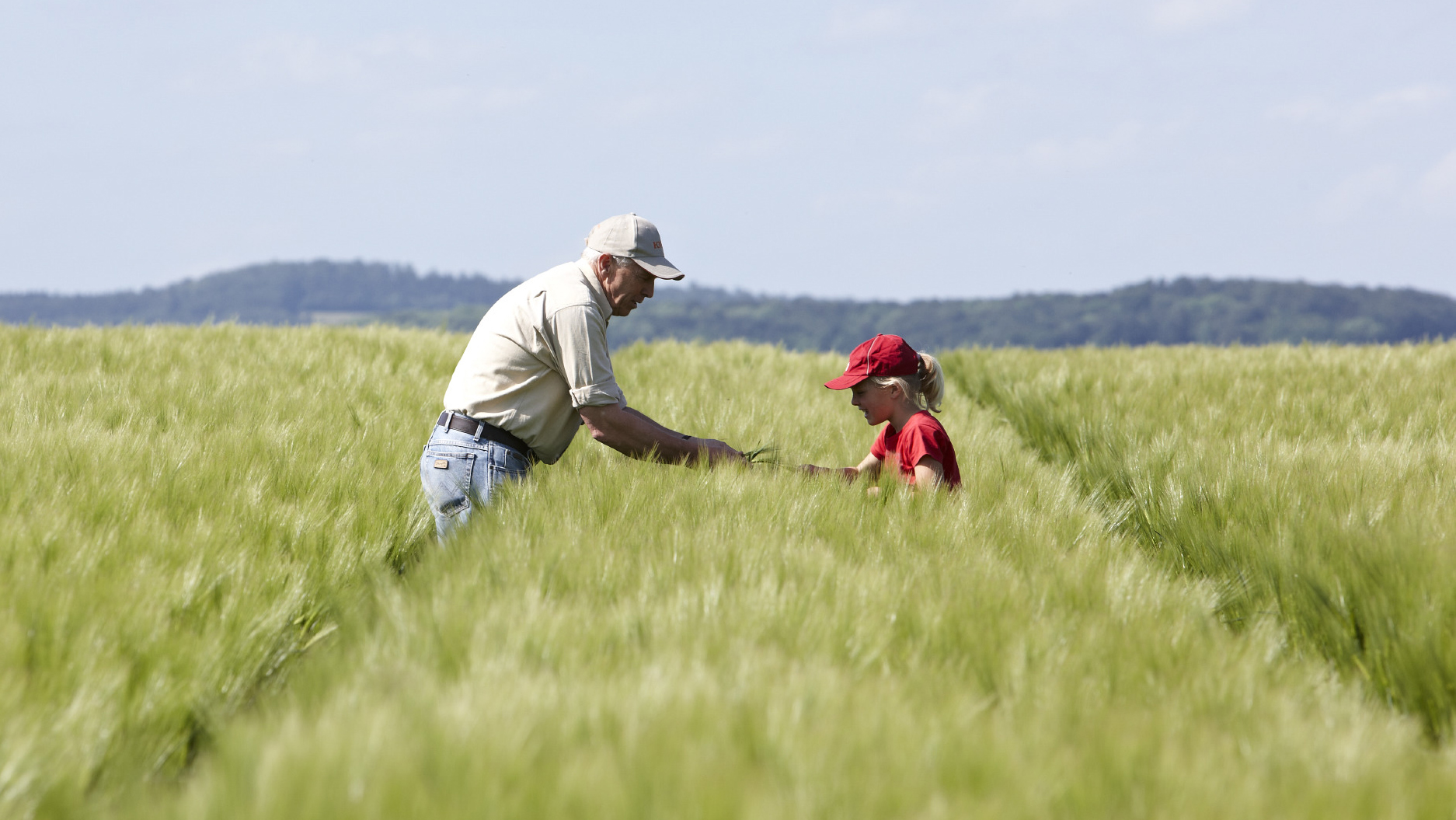 _k8a2761_gerste_landwirt_enkelin.jpg