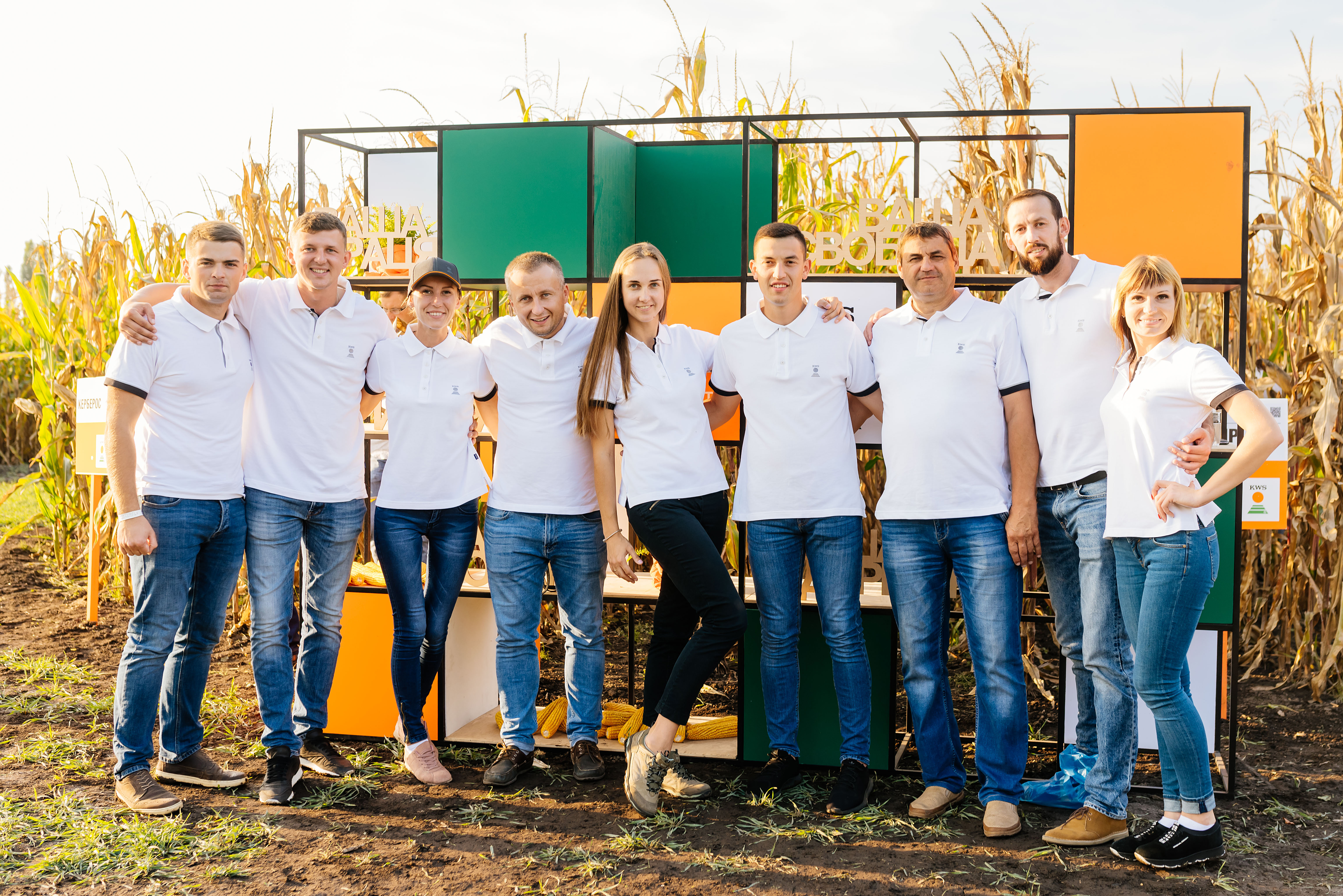 Представники Департаменту кукурудзи та соняшнику КВС-УКРАЇНА на Нічному дні поля