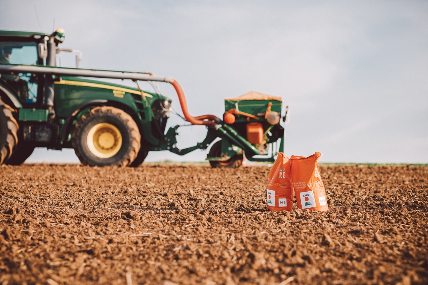 press-picture_rapeseed-sowing_(c)spieker-fotografie.jpg