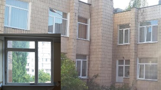 Заміна вікон в школі для діток з ДЦП на Троєщині (ліворуч – було, праворуч – стало)
